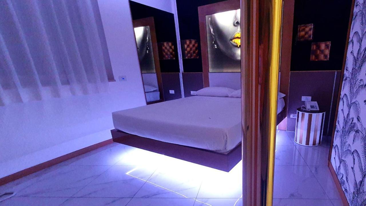 C Rooms - Love Motel Monza Cinisello Balsamo Exterior foto